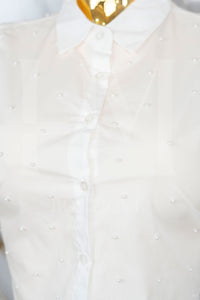 Camisa de manga corta con detalles en perlas