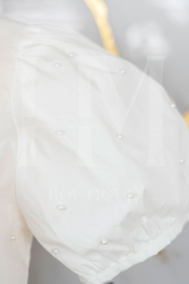 Camisa de manga corta con detalles en perlas