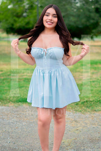 Vestido corto con tipo corset