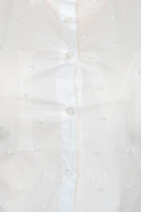 Camisa de manga corta con detalles en perlas