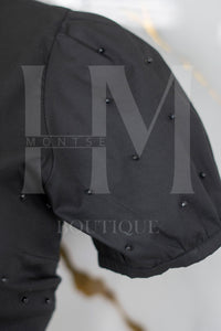 Camisa de manga corta con detalles en perlas