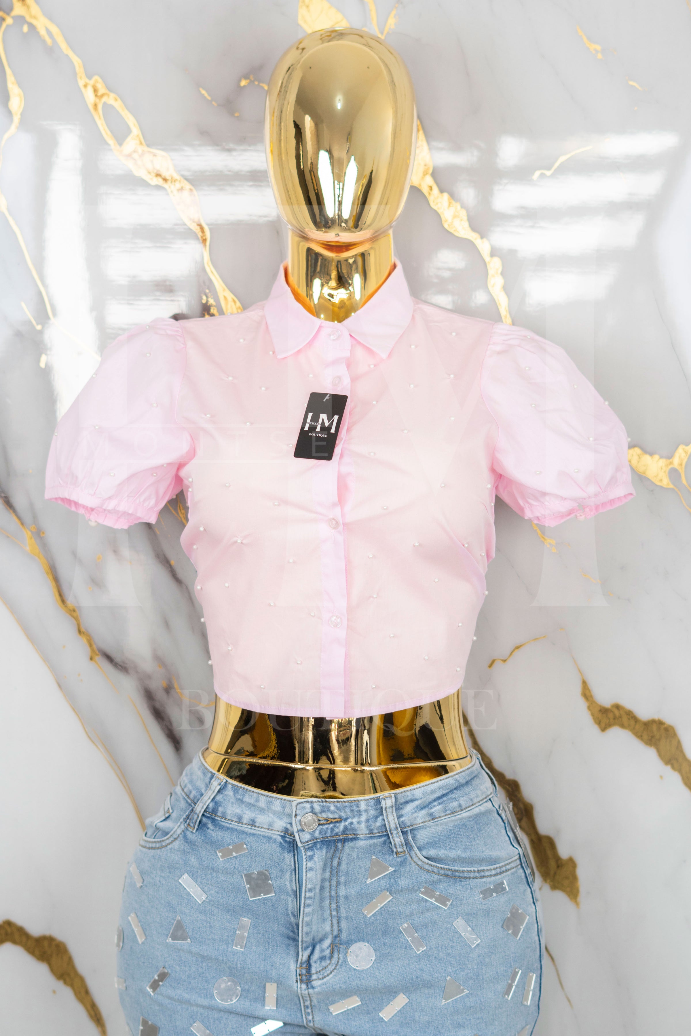 Camisa de manga corta con detalles en perlas