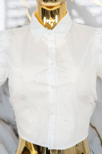 Camisa de manga corta con detalles en perlas