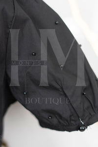 Camisa de manga corta con detalles en perlas