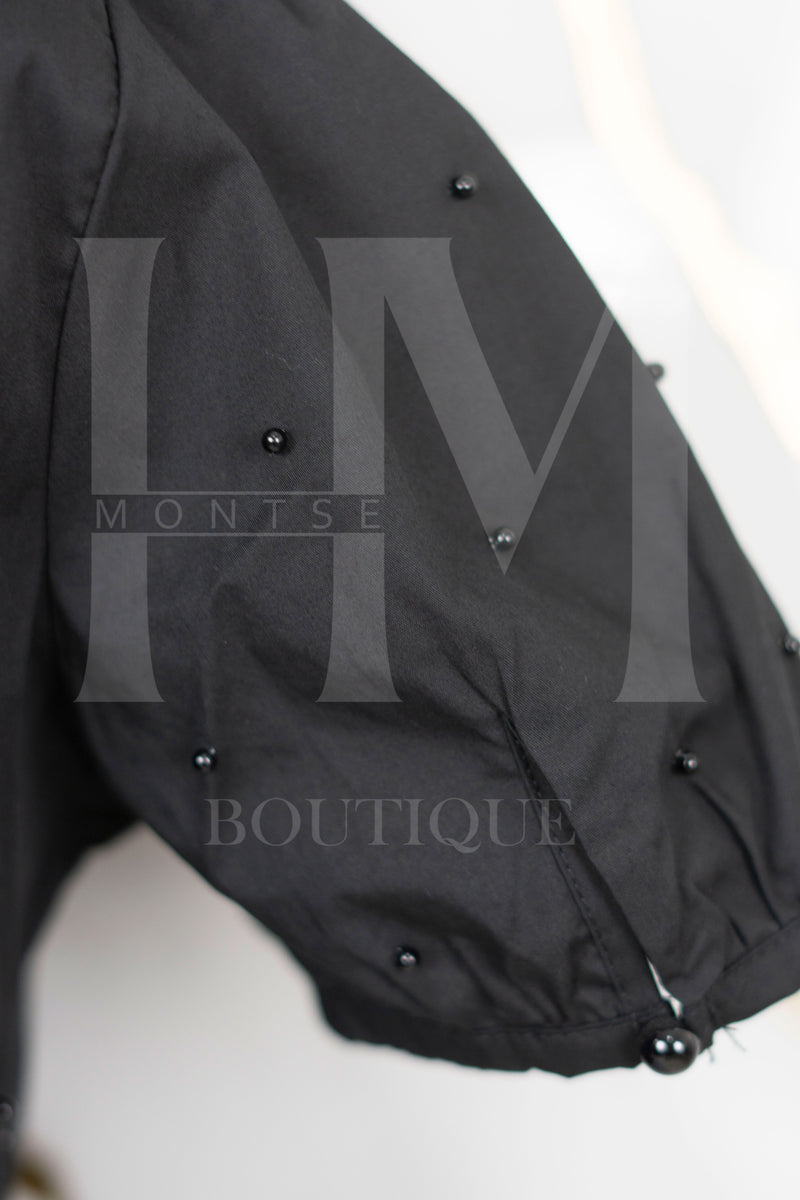 Camisa de manga corta con detalles en perlas