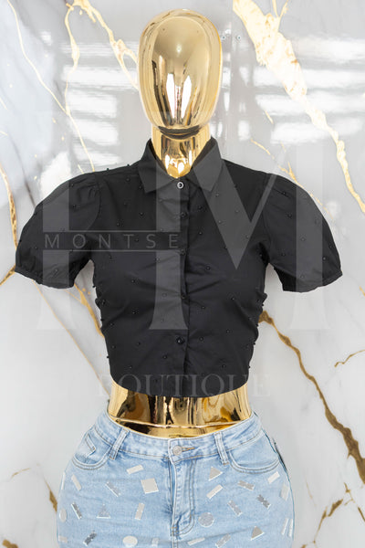 Camisa de manga corta con detalles en perlas