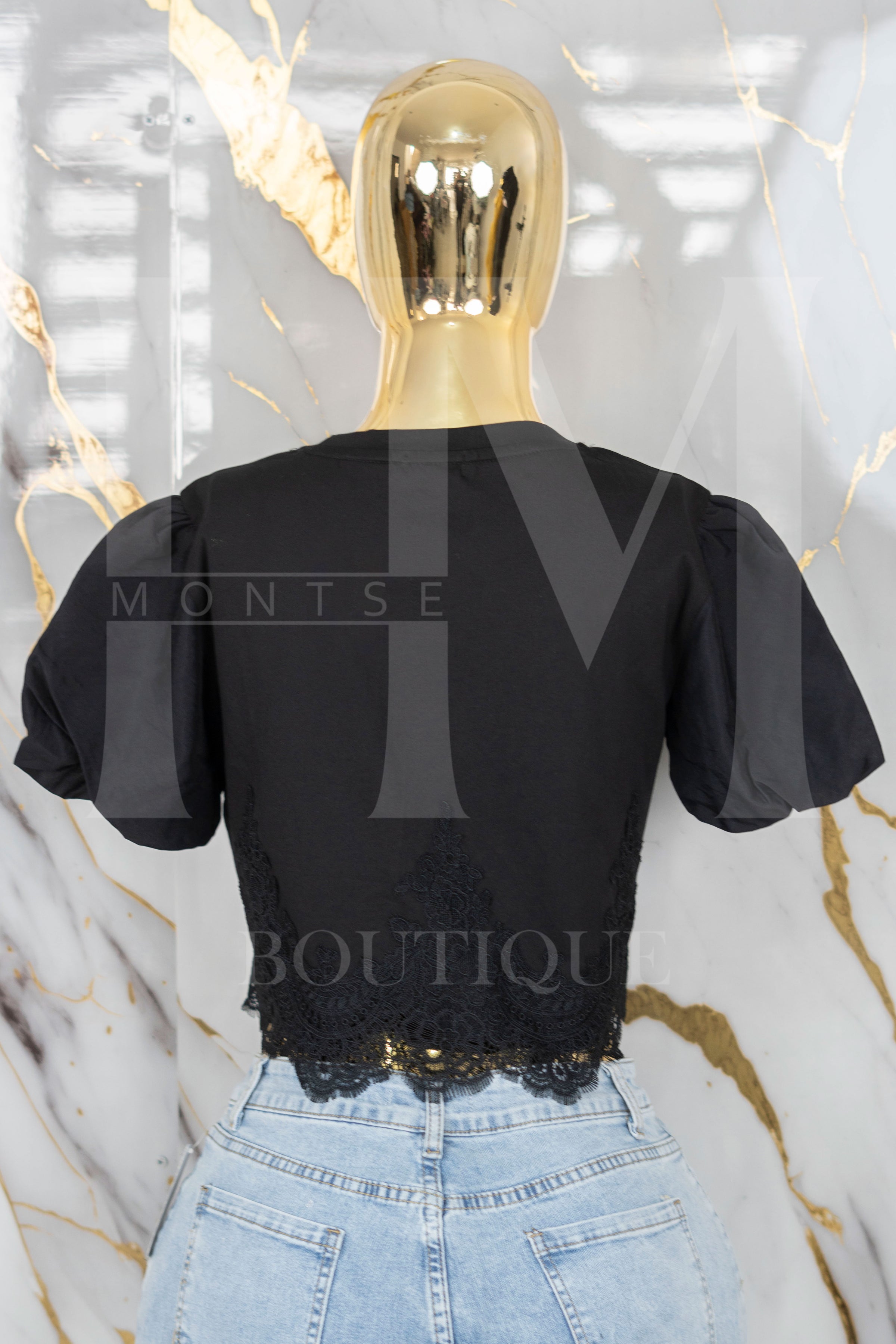 Blusa con detalle de encaje