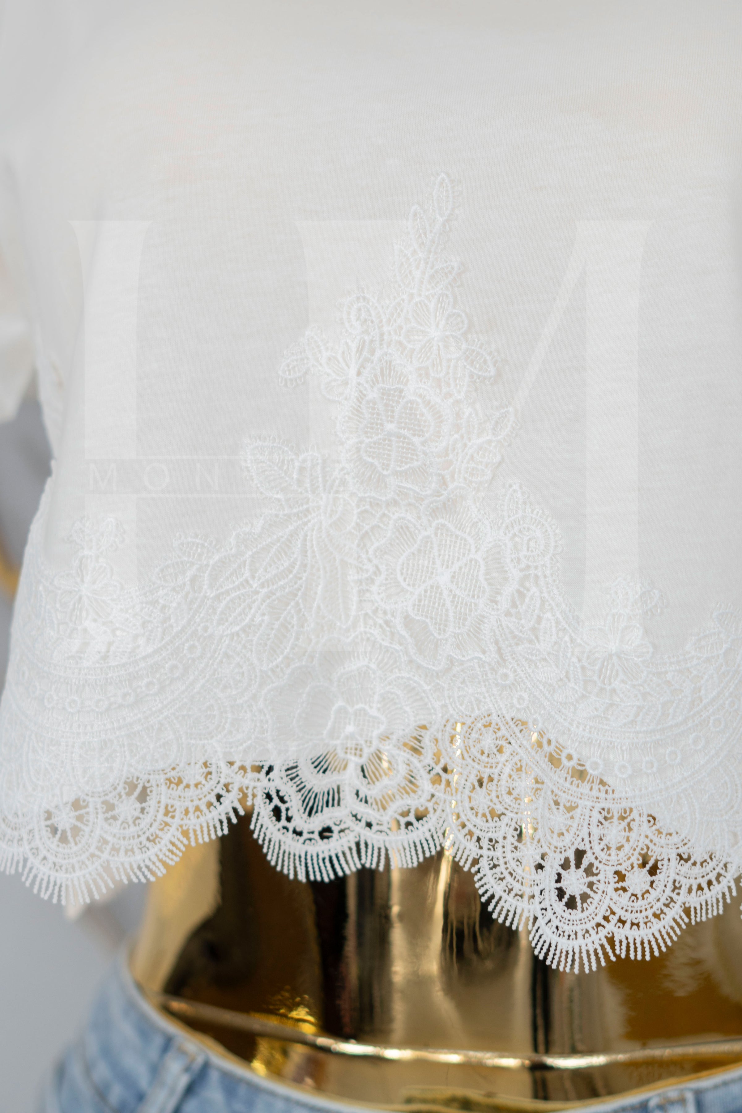 Blusa con detalle de encaje