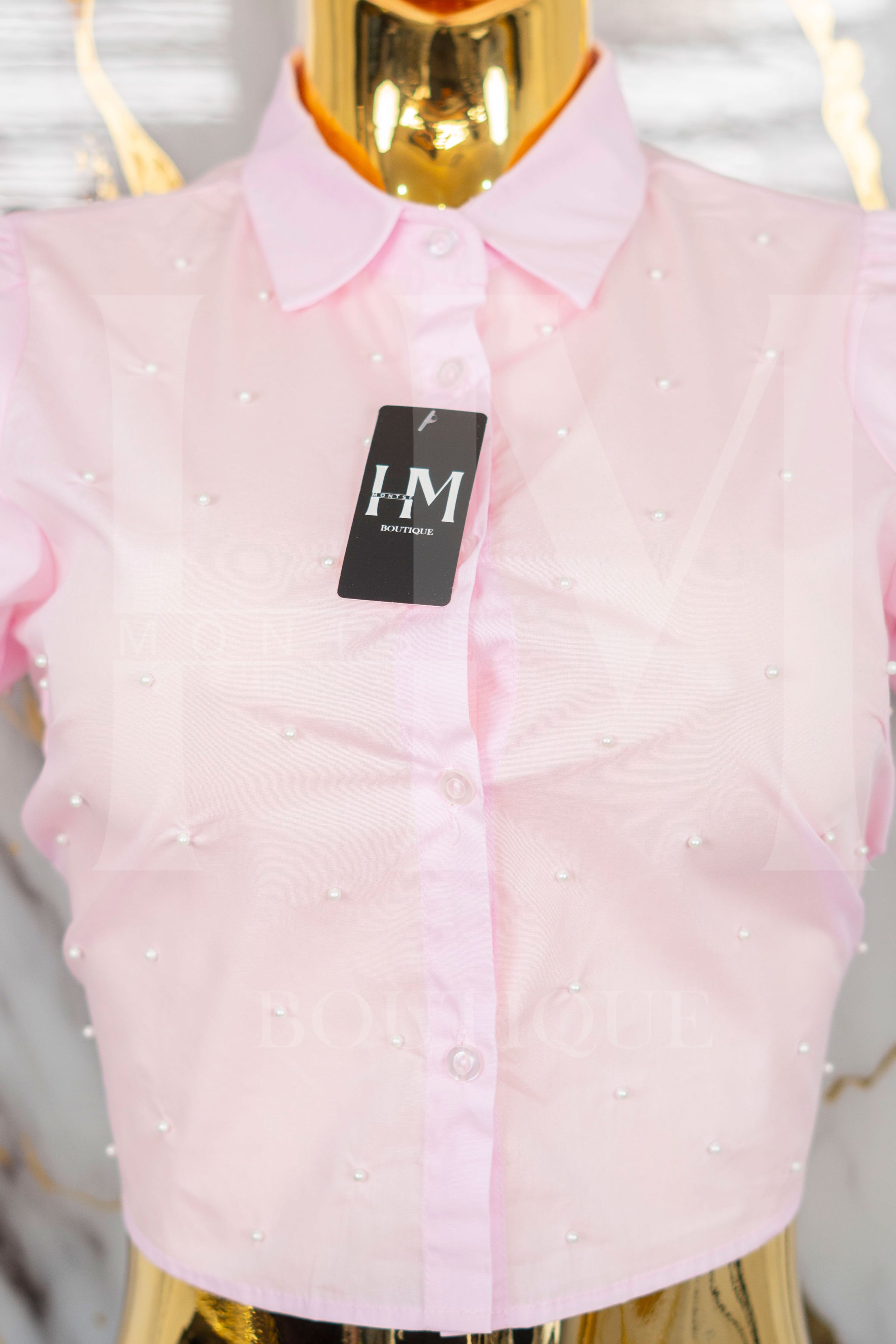 Camisa de manga corta con detalles en perlas