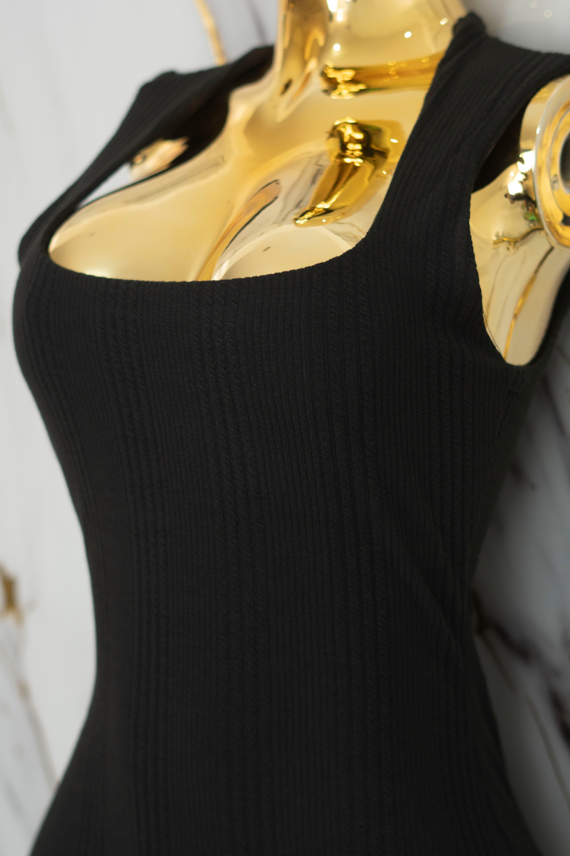 Vestido casual con tirante ancho