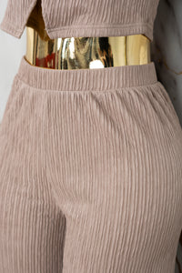 Conjunto de pantalón holgado y botones