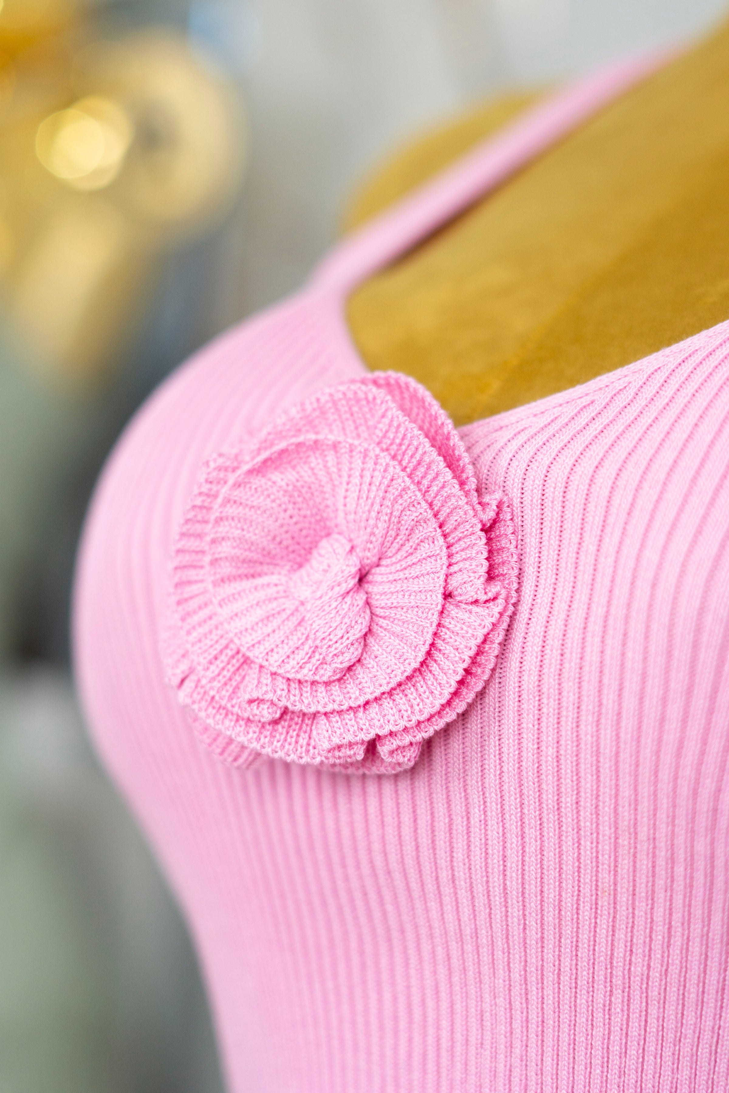 Blusa con detalle en flor