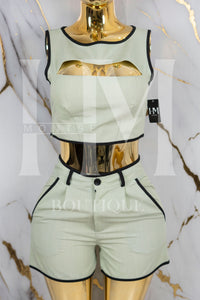 Conjunto casual con escote en pecho y copas