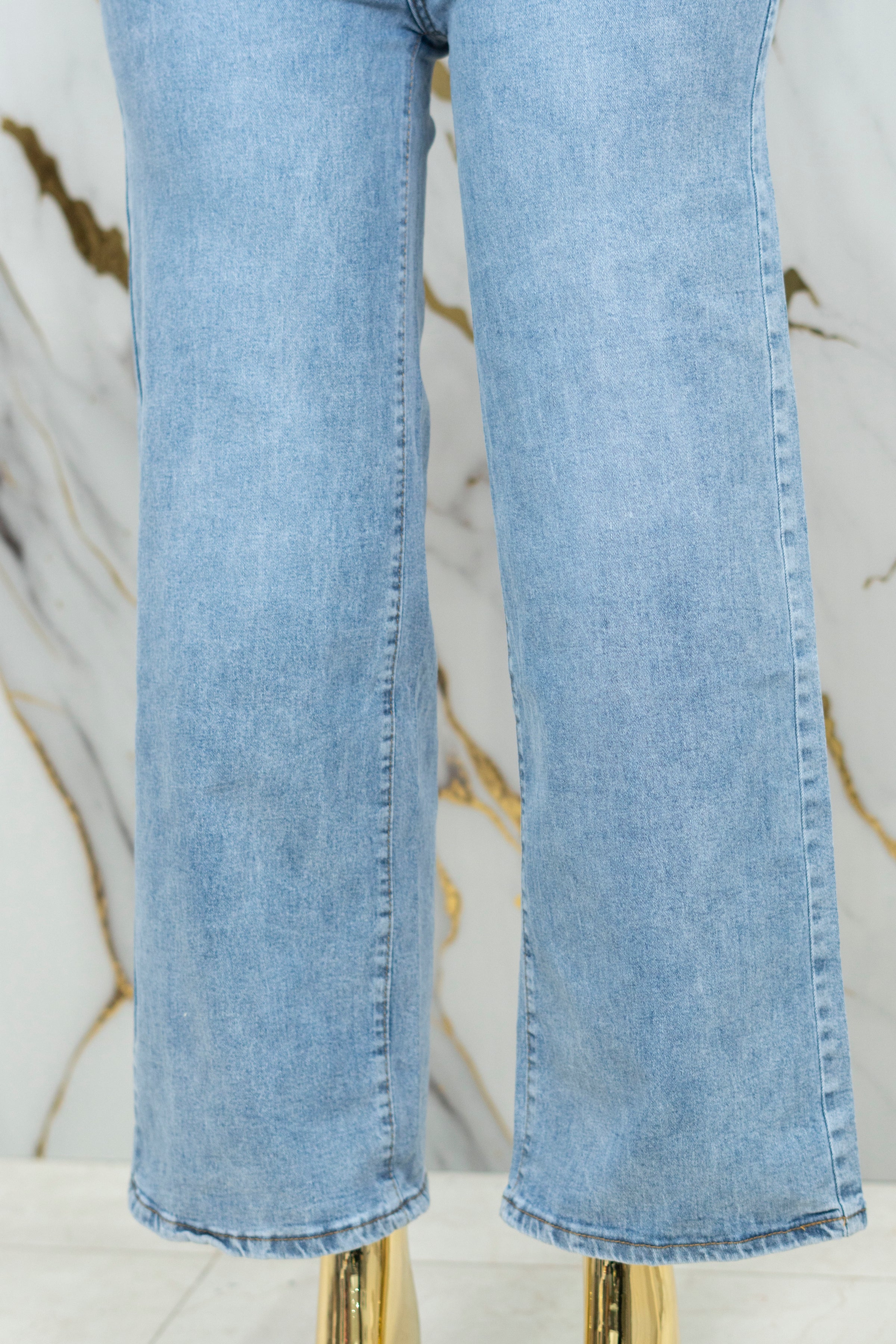 Pantalon de mezclilla con detalle en perlas