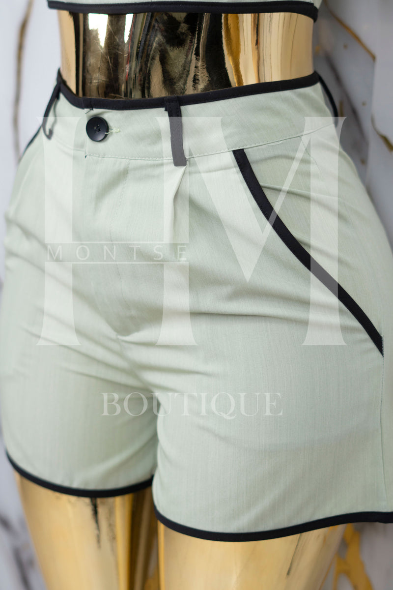 Conjunto casual con escote en pecho y copas