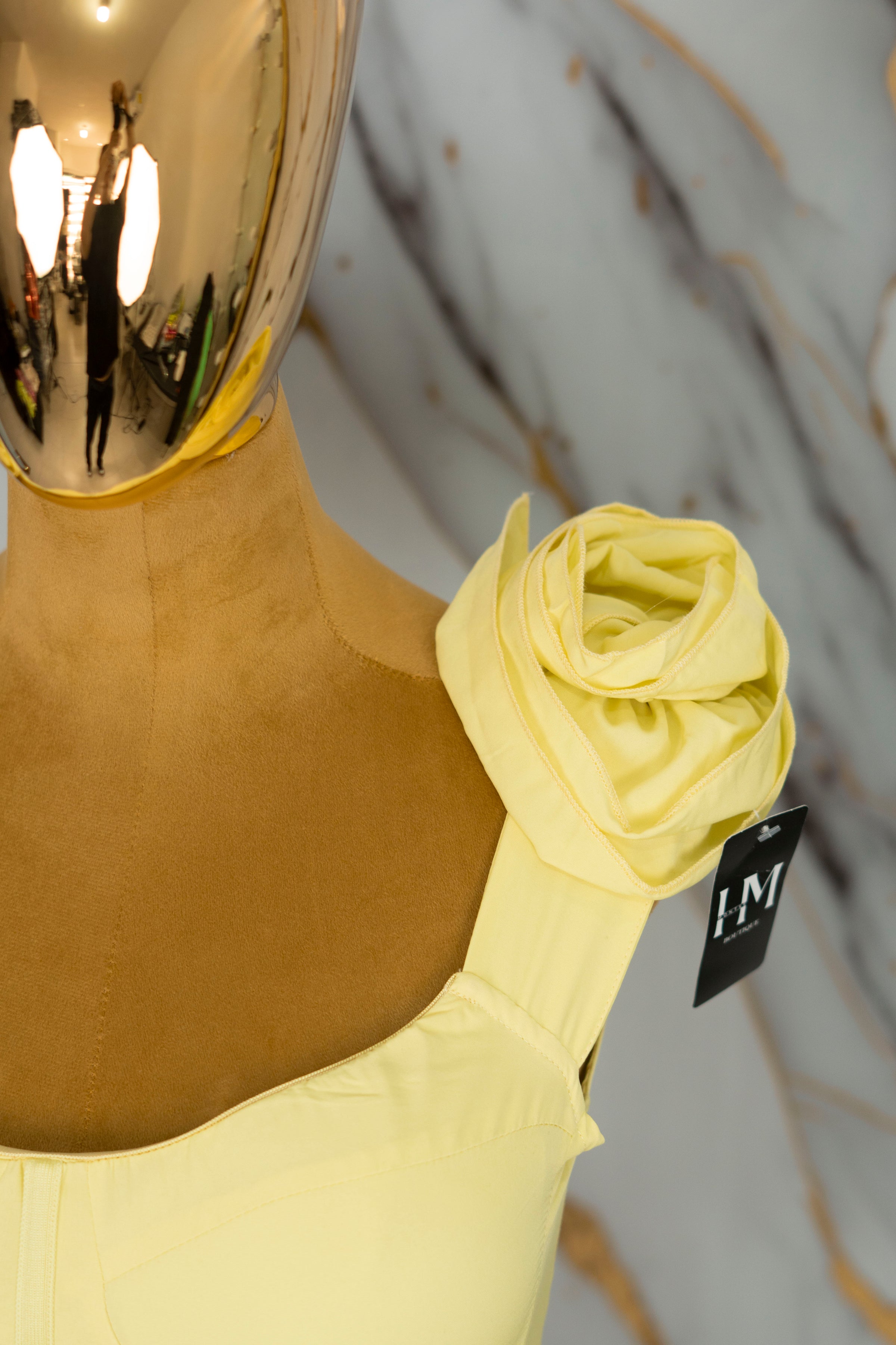 Corset con flor en hombro