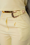 Conjunto con detalles en broches dorados