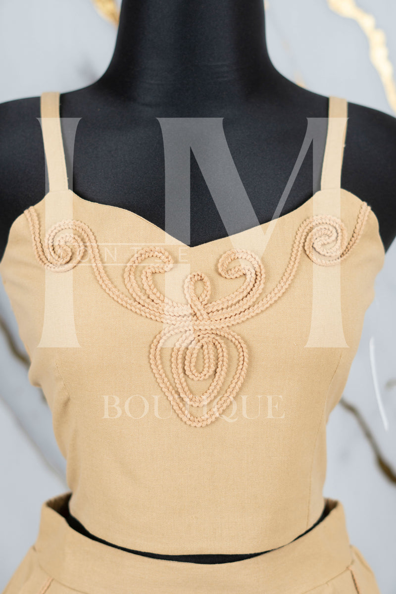 Conjunto con detalles bordados