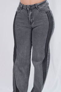 Pantalon con rayas a los lados