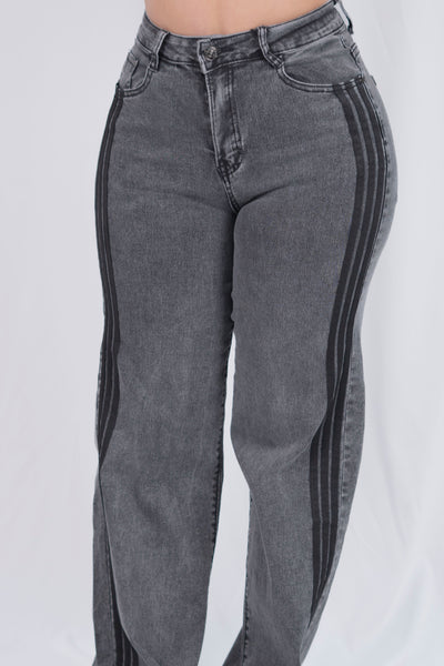 Pantalon con rayas a los lados