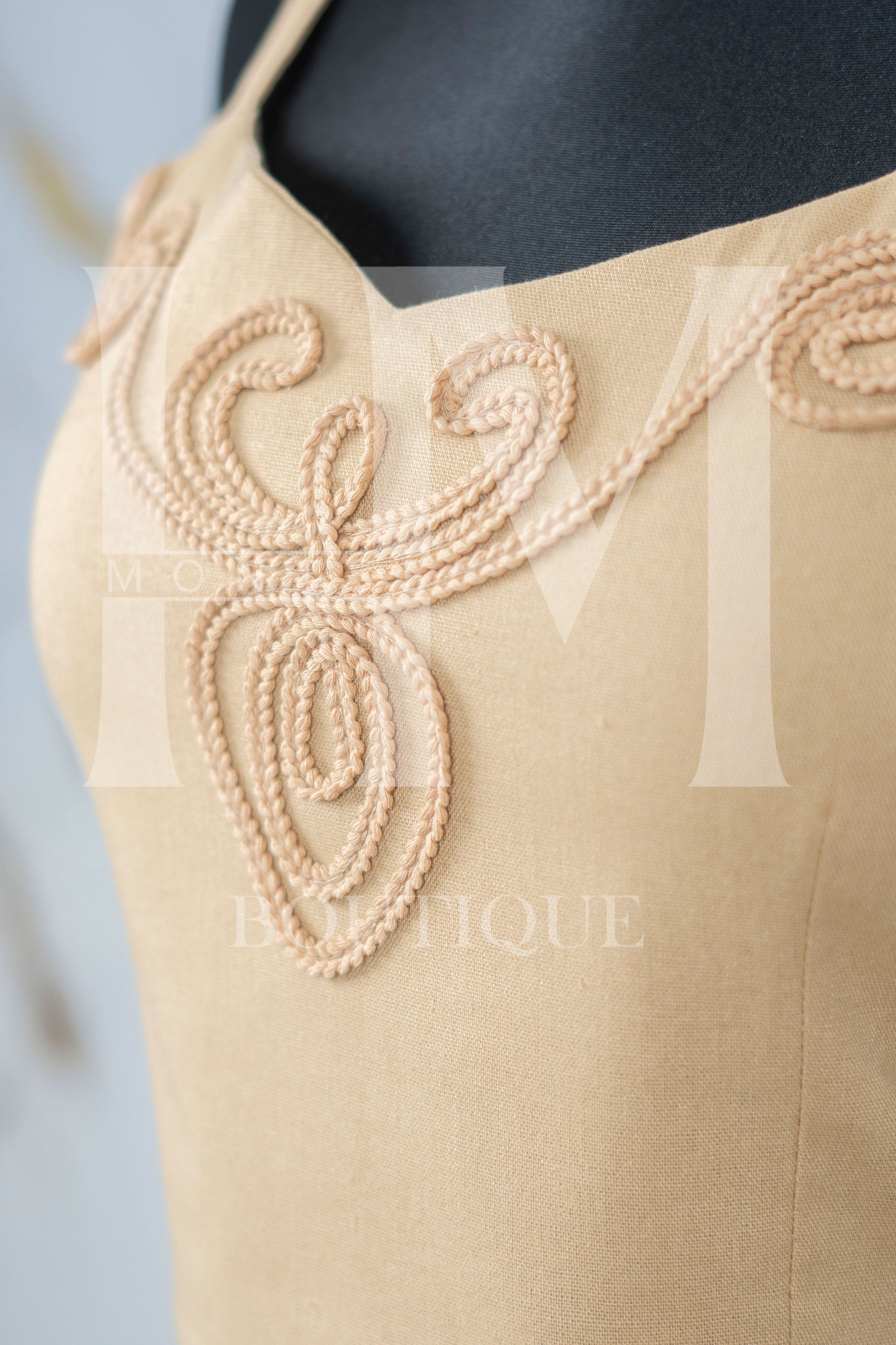 Conjunto con detalles bordados