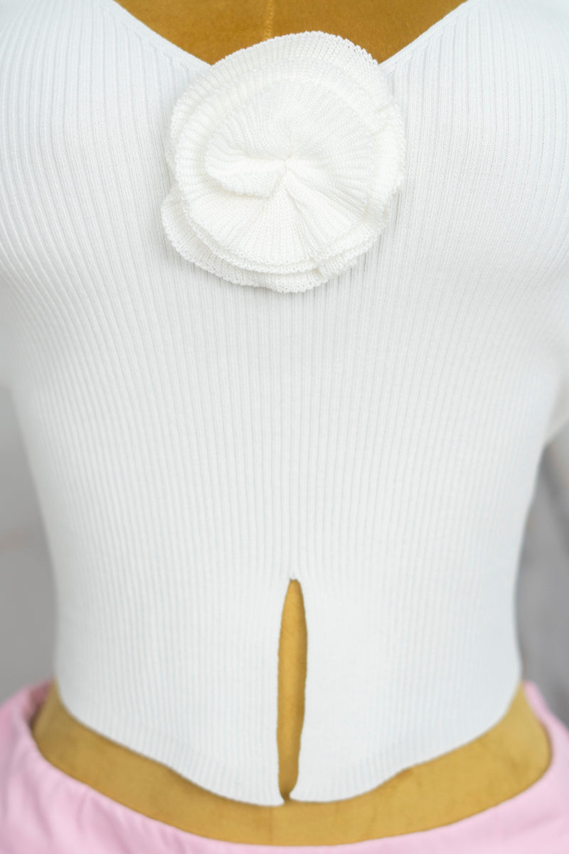 Blusa con detalle en flor