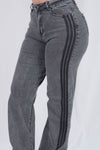 Pantalon con rayas a los lados