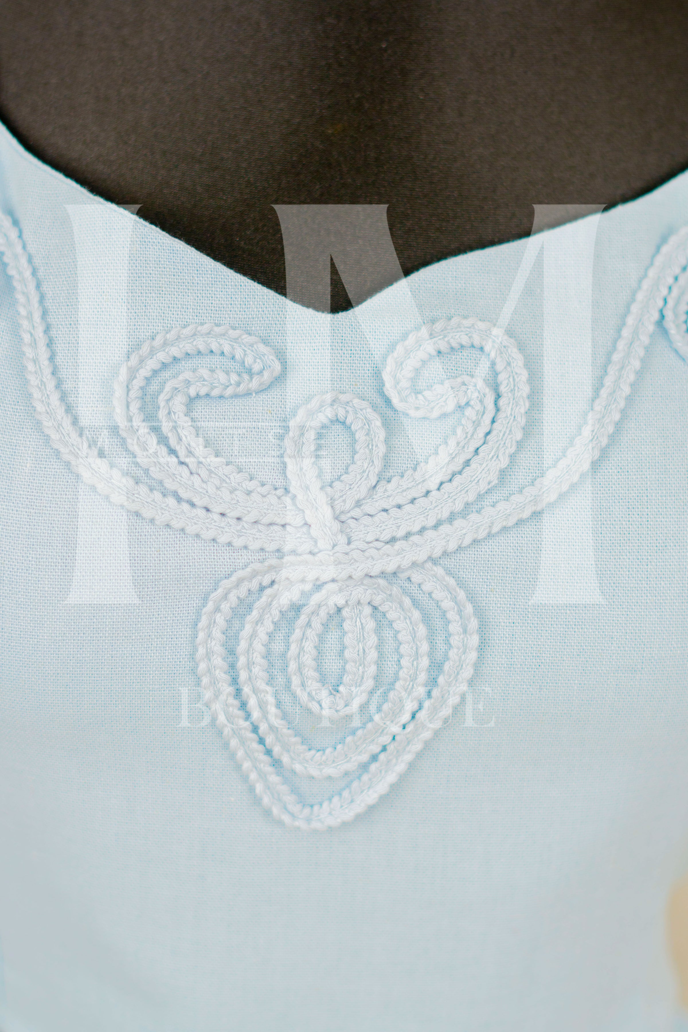 Conjunto con detalles bordados