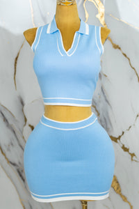 Conjunto casual de falda y blusa con cuello