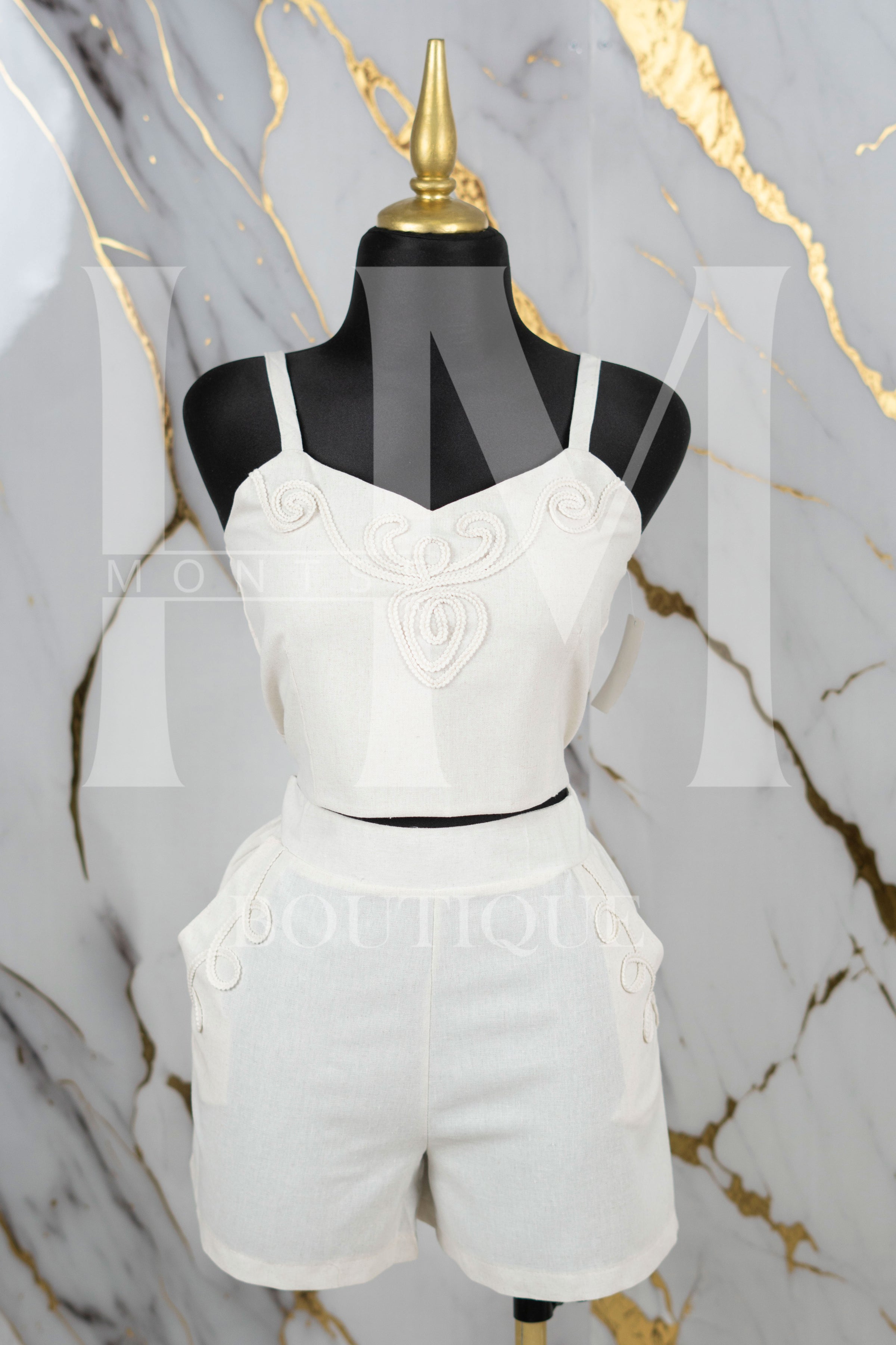 Conjunto con detalles bordados