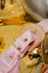 Conjunto con detalles en broches dorados