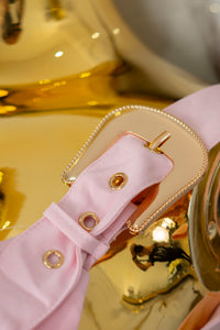 Conjunto con detalles en broches dorados