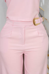 Conjunto con detalles en broches dorados