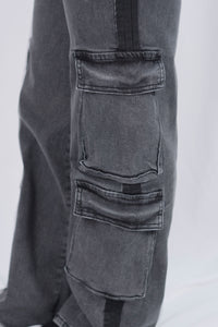Pantalon cargo con rayas a los lados
