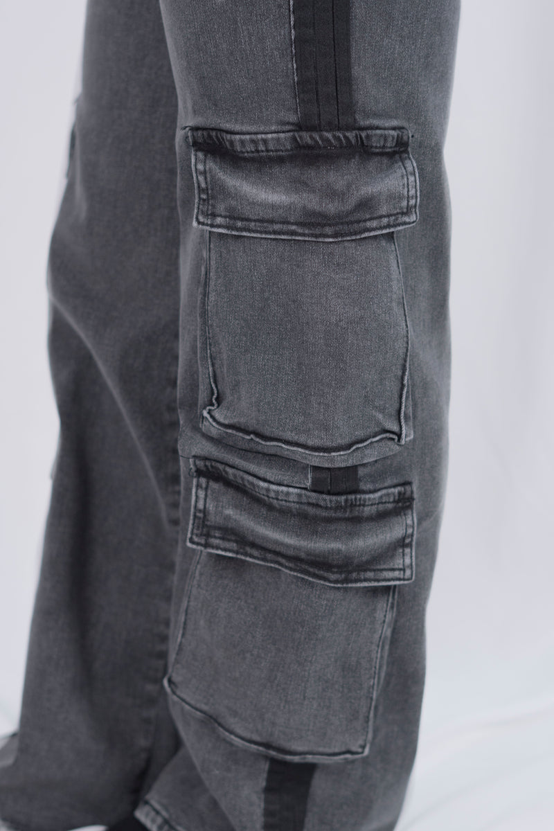 Pantalon cargo con rayas a los lados