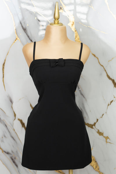 Vestido corto con detalle en moños