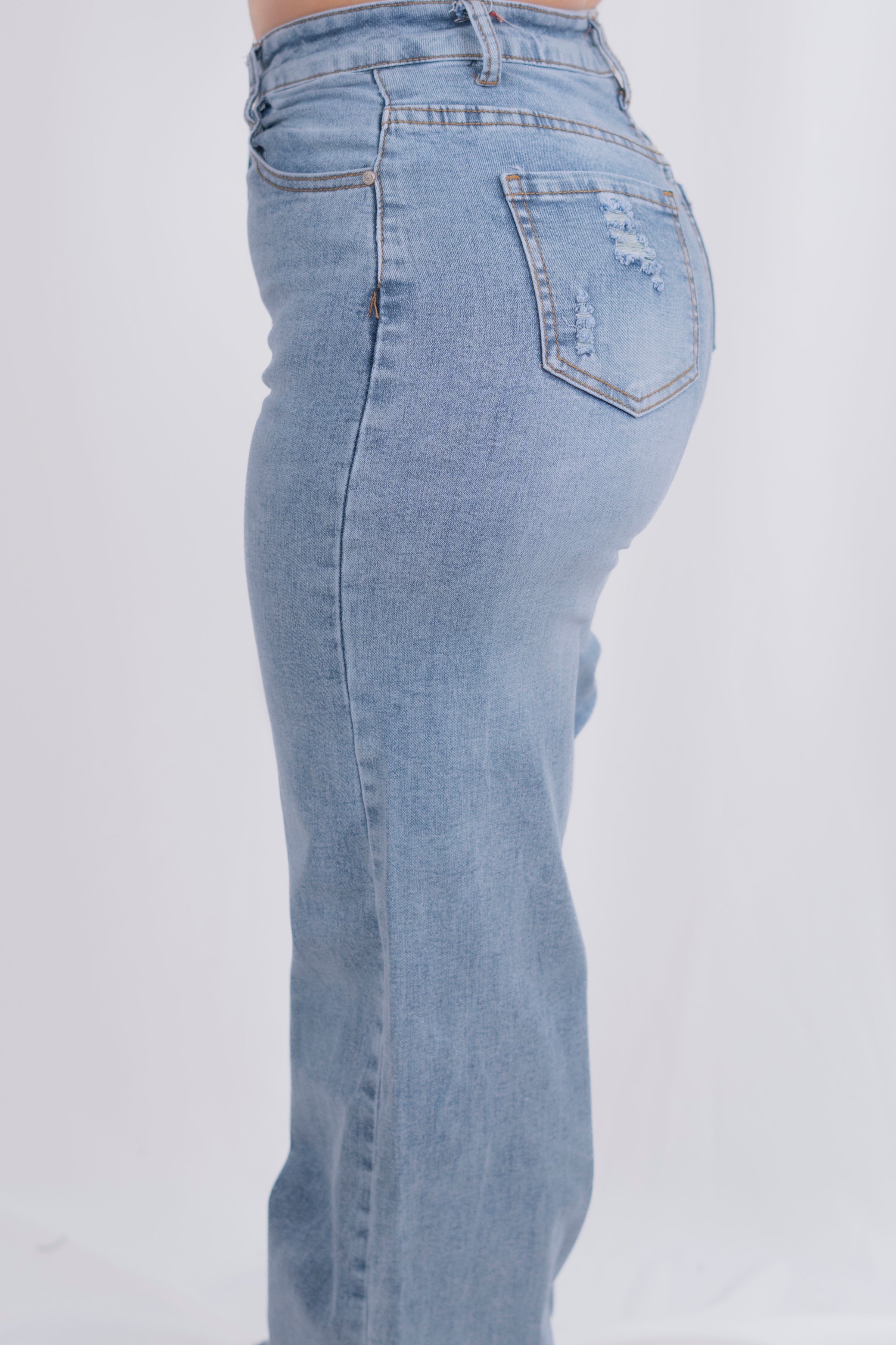 Pantalon de mezclilla cintura alta y pierna ancha