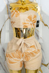 Conjunto con flores bordadas