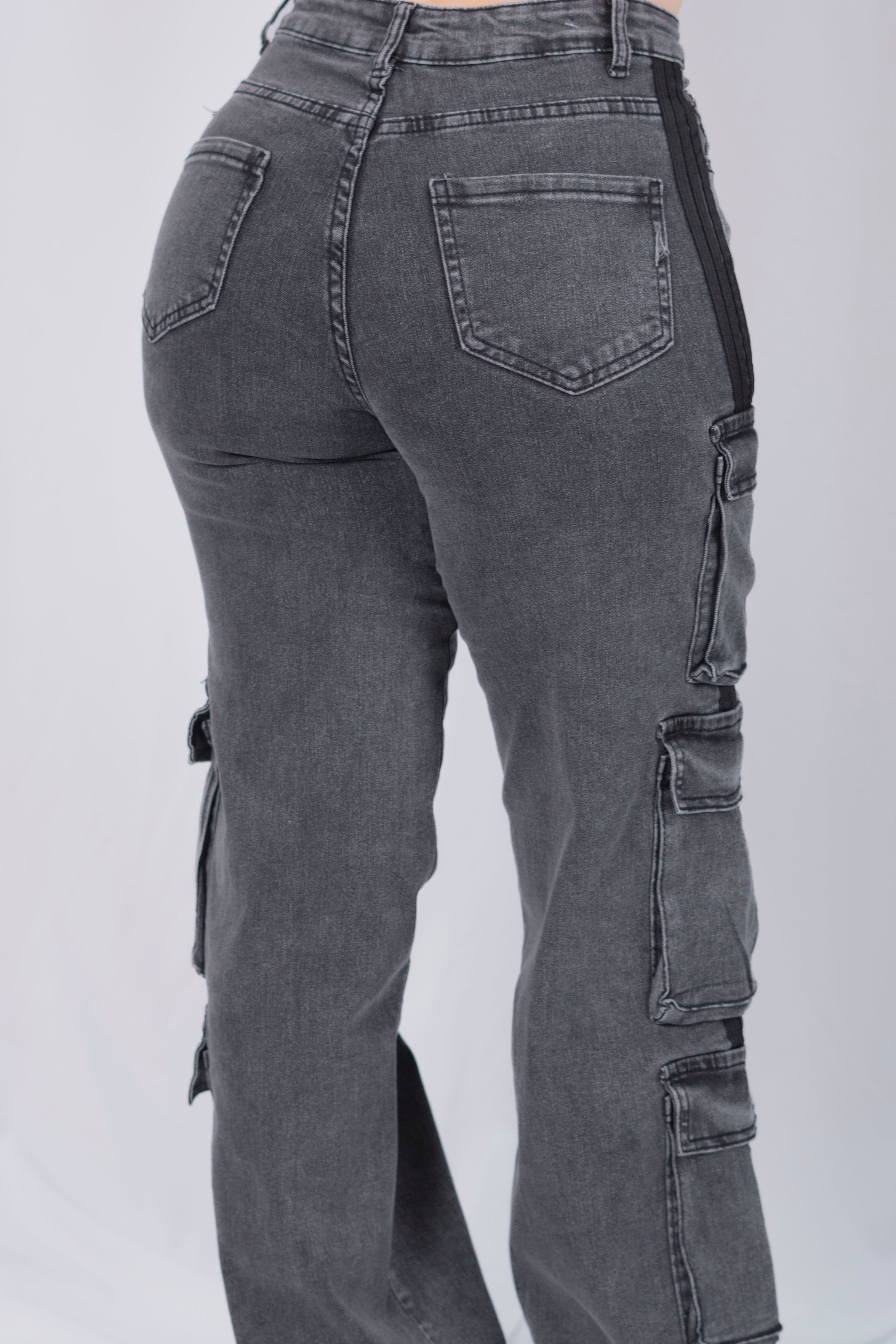 Pantalon cargo con rayas a los lados