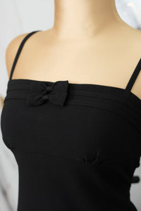 Vestido corto con detalle en moños