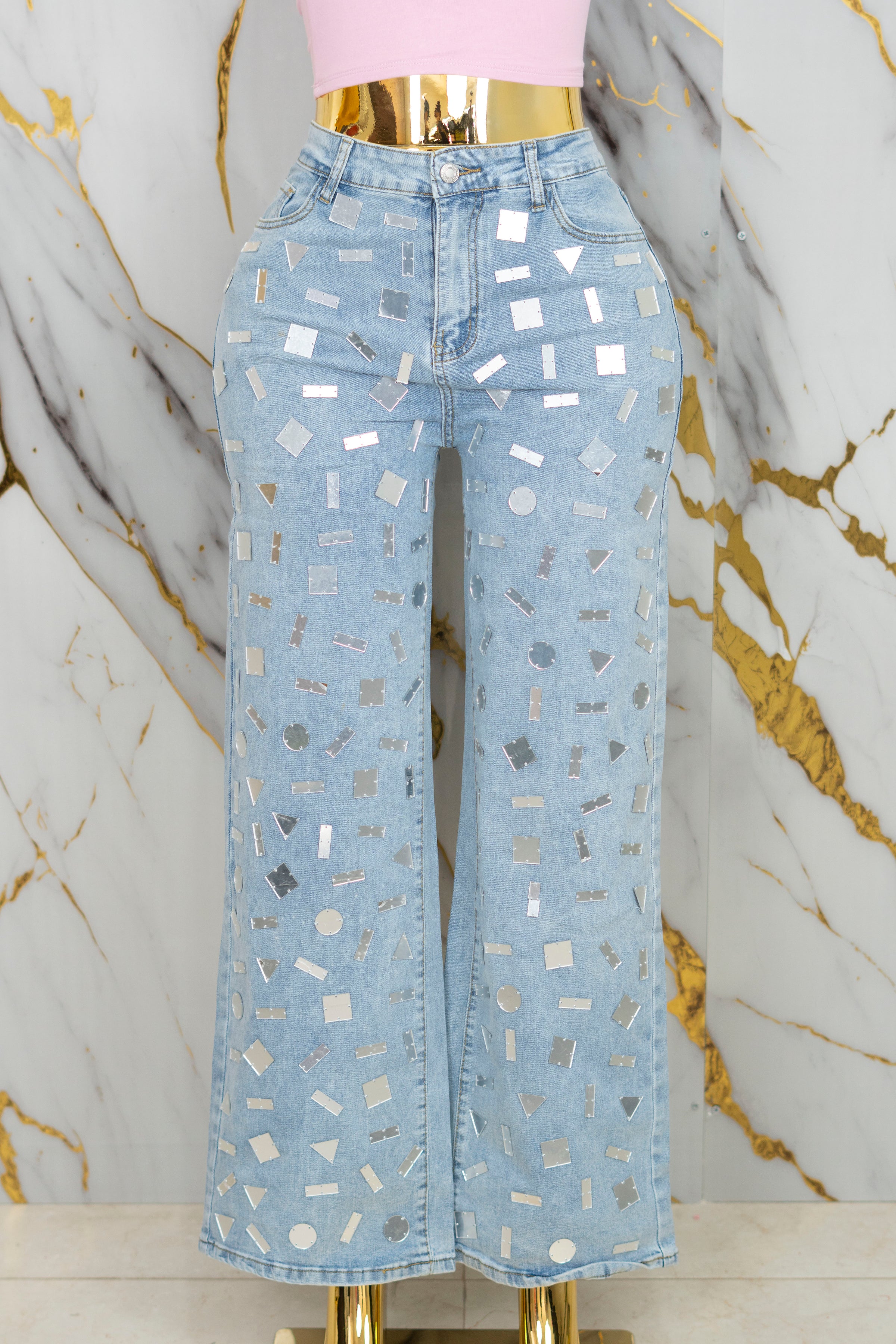 Pantalón de mezclilla con detalle en espejos