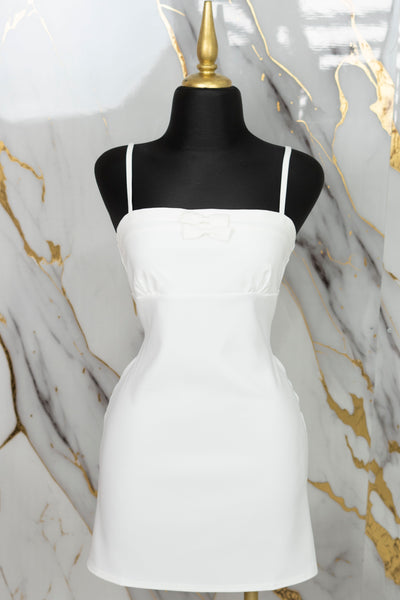 Vestido corto con detalle en moños