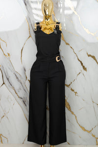 Conjunto con detalles en broches dorados