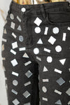 Pantalón de mezclilla con detalle en espejos
