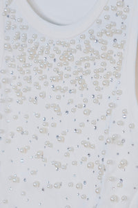 Blusa con detalle de piedras y perlas