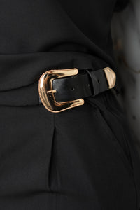 Conjunto con detalles en broches dorados