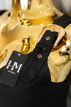 Conjunto con detalles en broches dorados