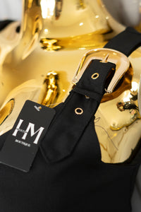 Conjunto con detalles en broches dorados