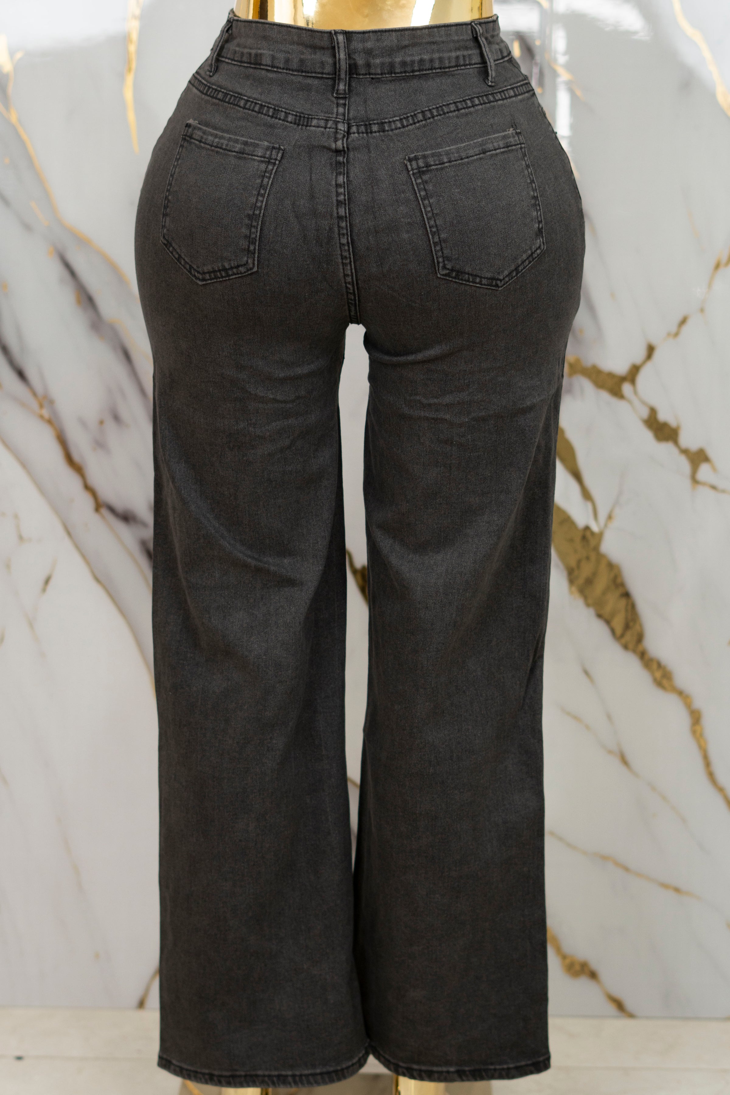 Pantalón de mezclilla con detalle en espejos