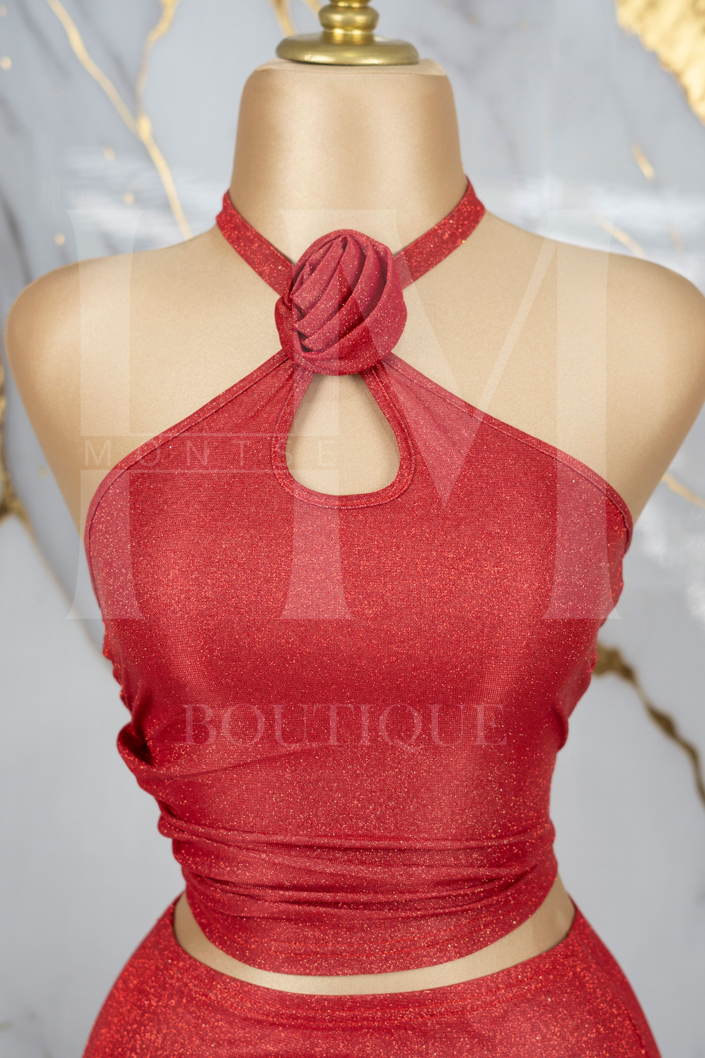 Conjunto de brillo con detalles de flor